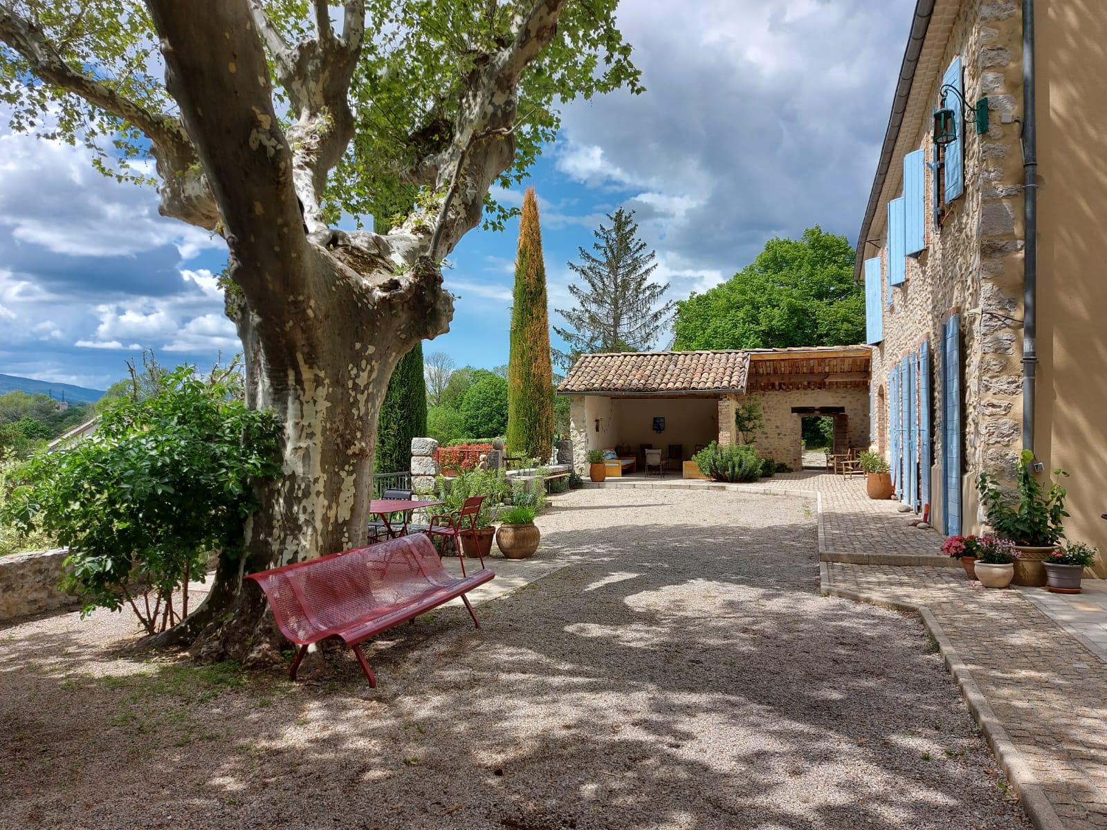 Hatha Yoga au Mas Amrita à Sisteron