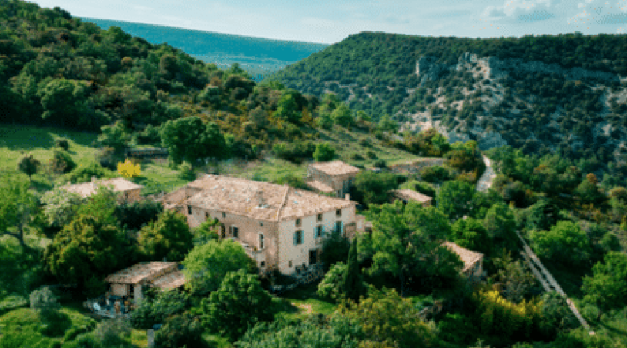 Stage de yoga au gîte de Chaloux à Simiane la Rotonde (04)